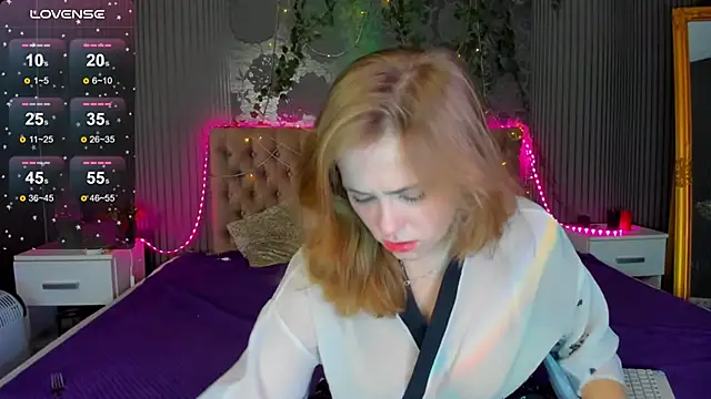 Snapshot of DellaRowe chatting on February 15, 6:23 am DellaRowe online show from February 15, 6:23 am