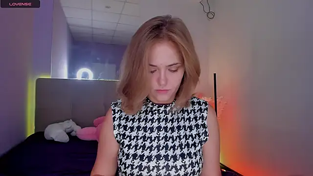 Snapshot of DellaRowe chatting on September 10, 12:16 pm DellaRowe online show from September 10, 12:16 pm