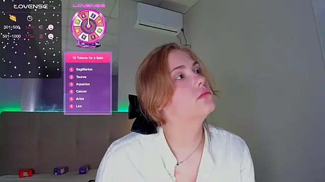 Snapshot of DellaRowe chatting on October 19, 5:41 am DellaRowe online show from October 19, 5:41 am