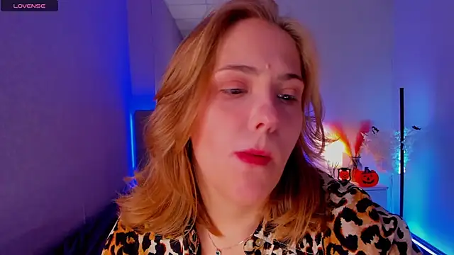 Snapshot of DellaRowe chatting on October 20, 12:27 pm DellaRowe online show from October 20, 12:27 pm