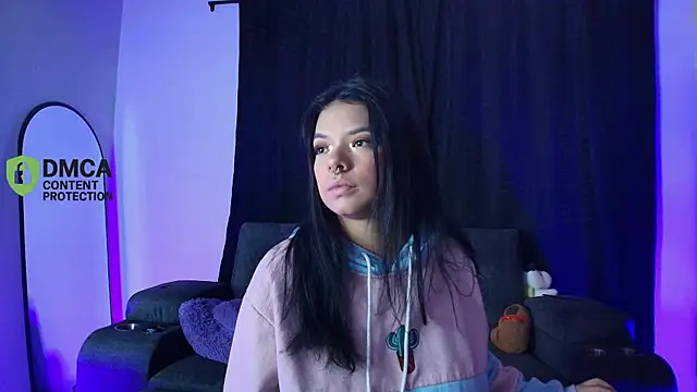 yungelitamor  online show from May 13, 5:27 am