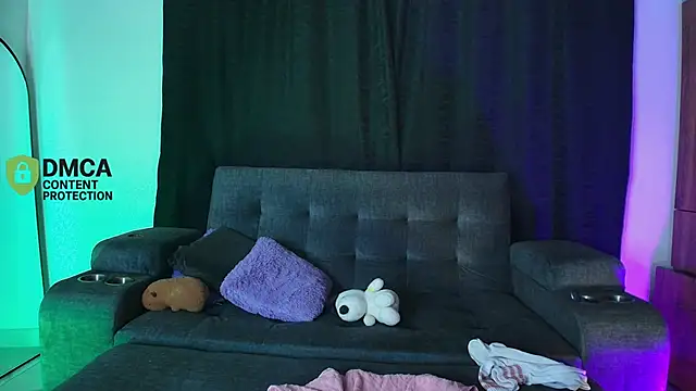 yungelitamor  online show from June 1, 6:04 am