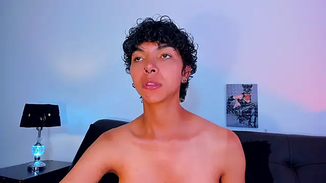 Snapshot of xhenisa_ chatting on January 28, 8:47 pm xhenisa online show from January 28, 8:47 pm