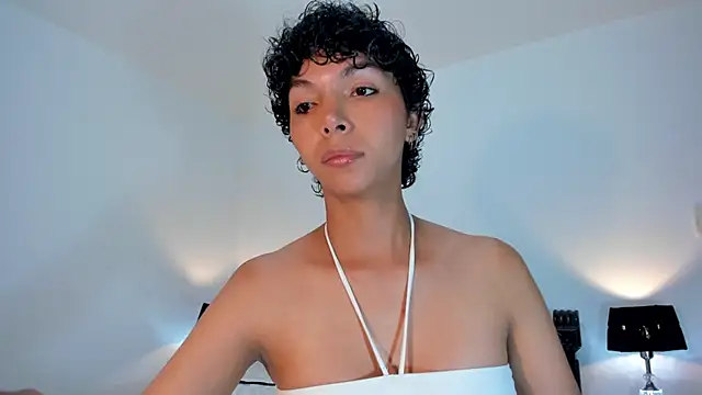 Snapshot of xhenisa_ chatting on February 28, 9:55 pm xhenisa online show from February 28, 9:55 pm