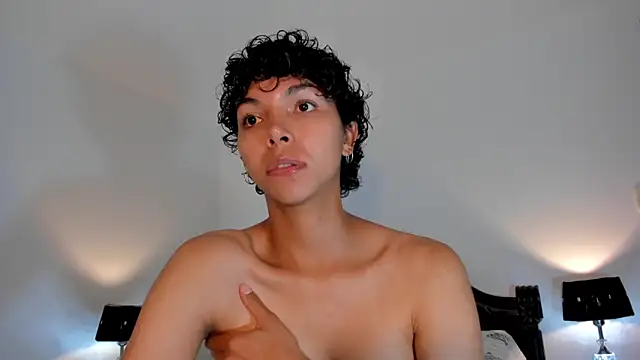 Snapshot of xhenisa_ chatting on March 13, 1:54 am xhenisa online show from March 13, 1:54 am