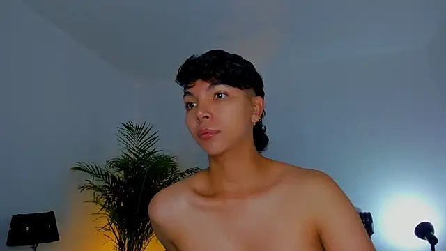 Snapshot of xhenisa_ chatting on September 25, 6:33 pm xhenisa online show from September 25, 6:33 pm