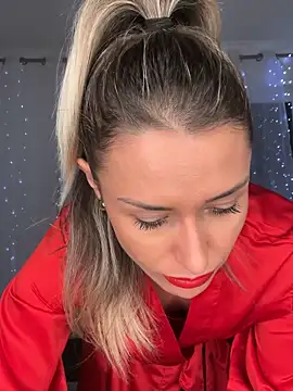 petrouchkaaa  online show from November 4, 9:25 pm