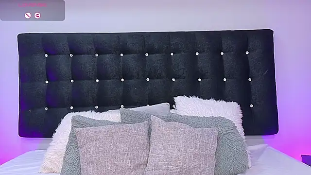 charlotteeruss online show from January 31, 9:59 pm