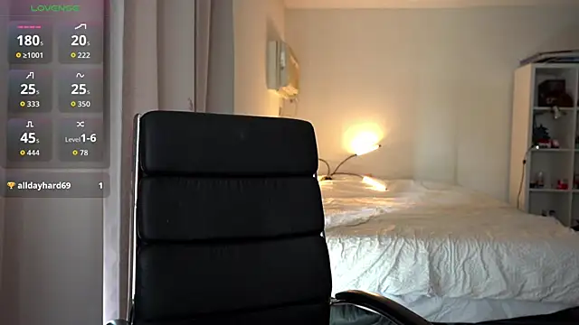 olivia jeas online show from November 4, 9:03 pm