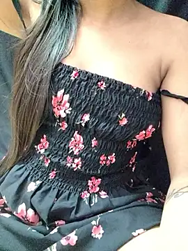 Snapshot of Roshni_98 chatting on May 11, 2:45 pm Roshni 98 online show from May 11, 2:45 pm