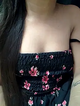 Snapshot of Roshni_98 chatting on May 11, 5:21 pm Roshni 98 online show from May 11, 5:21 pm