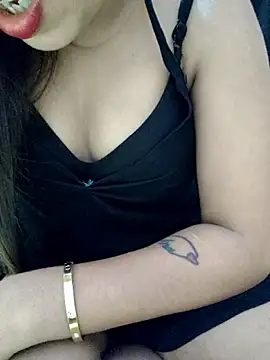 Snapshot of Roshni_98 chatting on June 17, 6:53 pm Roshni 98 online show from June 17, 6:53 pm