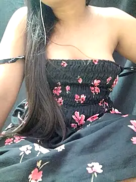 Snapshot of Roshni_98 chatting on June 24, 7:02 pm Roshni 98 online show from June 24, 7:02 pm