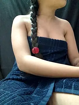 Snapshot of Roshni_98 chatting on July 3, 7:31 pm Roshni 98 online show from July 3, 7:31 pm