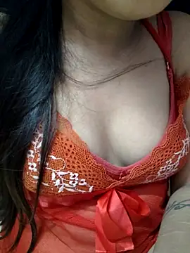 Snapshot of Roshni_98 chatting on July 6, 3:03 pm Roshni 98 online show from July 6, 3:03 pm