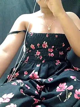 Snapshot of Roshni_98 chatting on July 15, 6:51 am Roshni 98 online show from July 15, 6:51 am