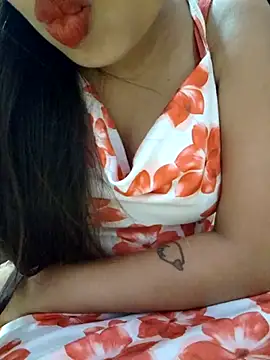 Snapshot of Roshni_98 chatting on July 25, 5:32 pm Roshni 98 online show from July 25, 5:32 pm