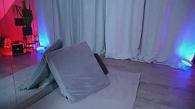 Snapshot of hotmilfbitch chatting on March 13, 11:05 pm hotmilfbitch online show from March 13, 11:05 pm