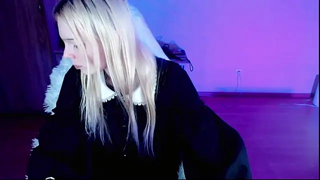 Emily Nyaffee online show from February 1, 12:29 am