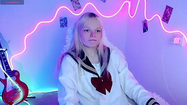 Emily Nyaffee online show from September 27, 10:15 pm