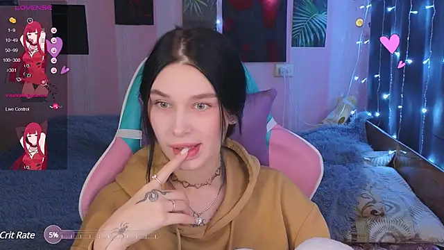 Snapshot of Amanda_Tender chatting on December 4, 9:13 pm Amanda Tender online show from December 4, 9:13 pm