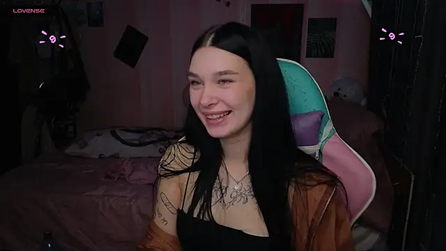 Snapshot of Amanda_Tender chatting on October 23, 11:24 pm Amanda Tender online show from October 23, 11:24 pm