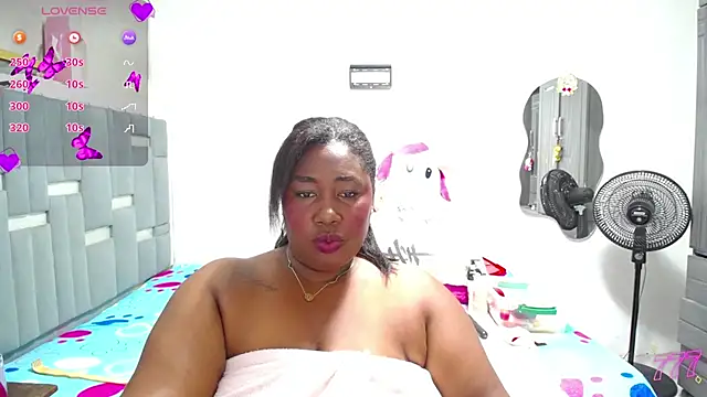 Snapshot of thickebonymilfF chatting on June 13, 3:59 am thickebonymilfF online show from June 13, 3:59 am