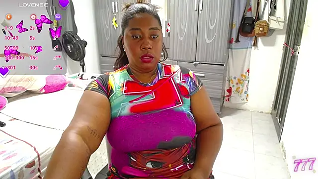 Snapshot of thickebonymilfF chatting on July 6, 1:24 am thickebonymilfF online show from July 6, 1:24 am