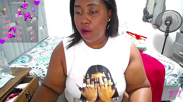 Snapshot of thickebonymilfF chatting on July 27, 4:41 am thickebonymilfF online show from July 27, 4:41 am