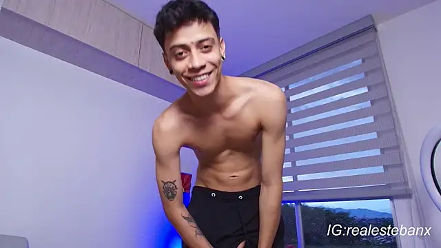 Snapshot of Esteban_Knight chatting on October 15, 10:32 pm Esteban Knight online show from October 15, 10:32 pm