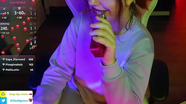 PetiteAngel666 online show from January 24, 3:32 am