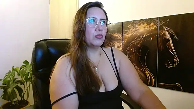 amalia brunette online show from April 26, 11:35 pm