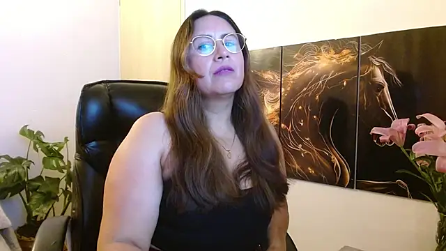 Snapshot of amalia_brunette chatting on May 9, 11:54 pm amalia brunette online show from May 9, 11:54 pm