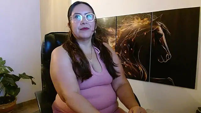 Snapshot of amalia_brunette chatting on June 11, 12:08 am amalia brunette online show from June 11, 12:08 am