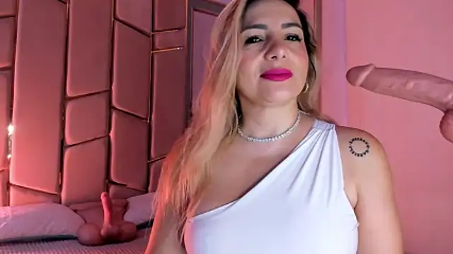 Snapshot of angel_vibes_ chatting on May 14, 4:36 pm angel vibes online show from May 14, 4:36 pm