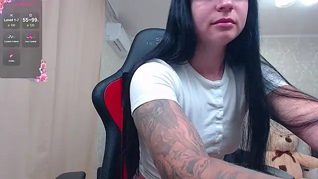 Snapshot of JuicyJess chatting on July 3, 7:53 pm JuicyJess online show from July 3, 7:53 pm