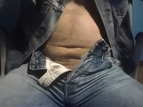 Snapshot of Pol8822 chatting on January 23, 7:29 pm Pol8822 online show from January 23, 7:29 pm