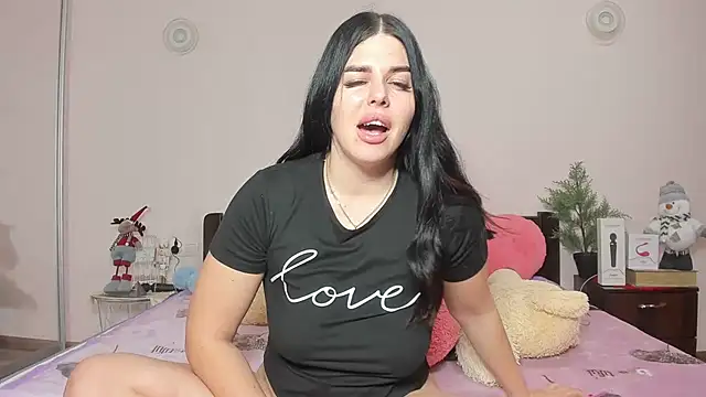 Snapshot of Annatrybebetter chatting on December 20, 8:23 pm Annatrybebetter online show from December 20, 8:23 pm