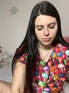 Snapshot of Annatrybebetter chatting on February 19, 12:35 am Annatrybebetter online show from February 19, 12:35 am