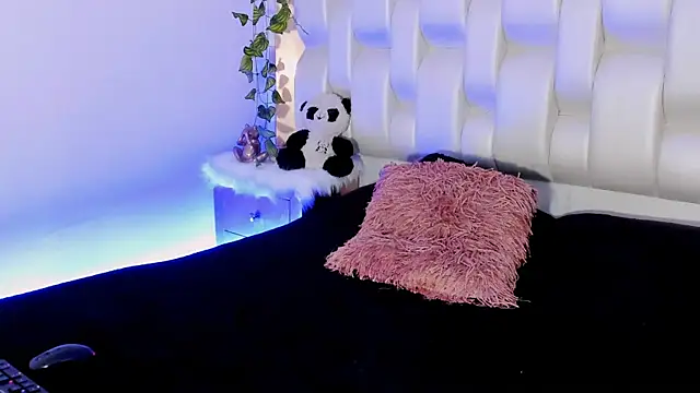 BeckyRusso online show from February 17, 6:04 pm