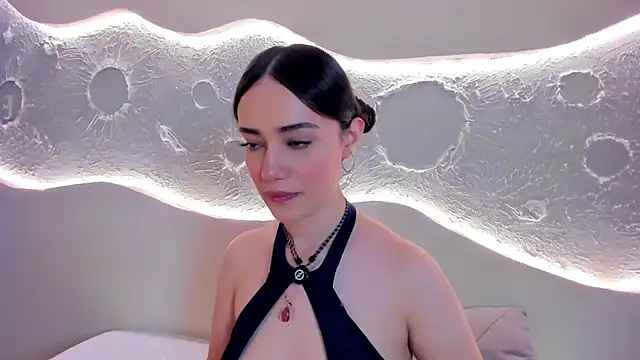 Snapshot of Kate_Amaretto_ chatting on December 13, 9:42 pm Kate Amaretto online show from December 13, 9:42 pm