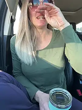 ItsDanniG online show from January 13, 5:02 pm