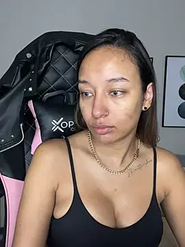 DianaHopson online show from February 21, 10:28 am