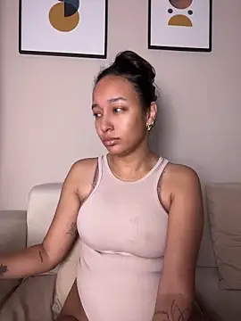Snapshot of DianaHopson chatting on July 10, 10:51 am DianaHopson online show from July 10, 10:51 am