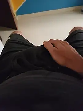 Snapshot of surfer_fun29 chatting on December 14, 11:07 am surfer fun29 online show from December 14, 11:07 am