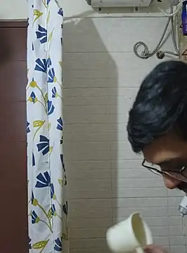 Snapshot of surfer_fun29 chatting on December 15, 11:23 am surfer fun29 online show from December 15, 11:23 am