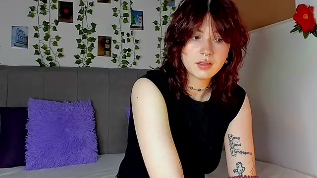 miss Lizzy online show from November 4, 1:16 am