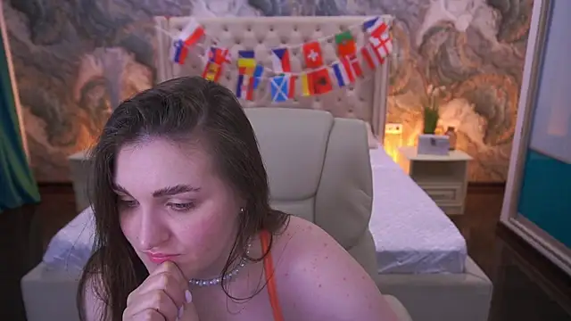 Snapshot of EmmyCharmm chatting on July 13, 5:43 am EmmyCharmm online show from July 13, 5:43 am