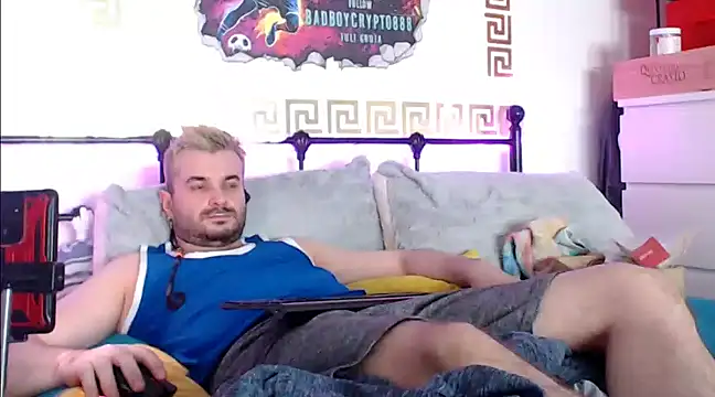 Snapshot of erotico69xxx chatting on March 2, 9:32 pm erotico69xxx online show from March 2, 9:32 pm