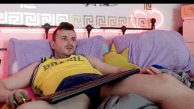 Snapshot of erotico69xxx chatting on October 8, 11:02 pm erotico69xxx online show from October 8, 11:02 pm